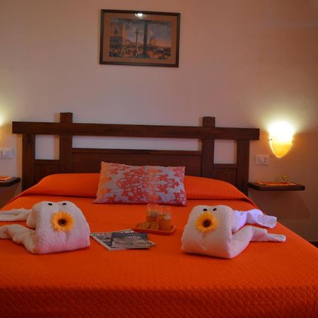 Rosa Dei Venti Accomodation โตรเปอา ภายนอก รูปภาพ
