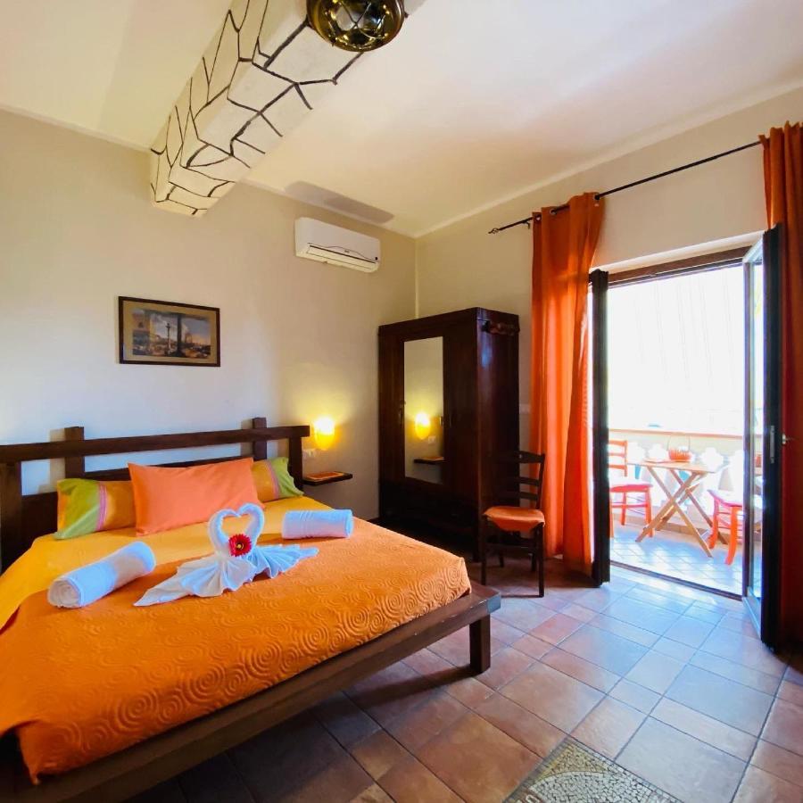 Rosa Dei Venti Accomodation โตรเปอา ภายนอก รูปภาพ