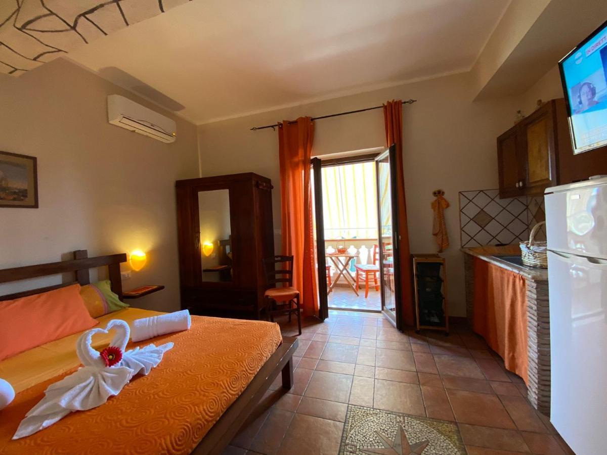 Rosa Dei Venti Accomodation โตรเปอา ภายนอก รูปภาพ