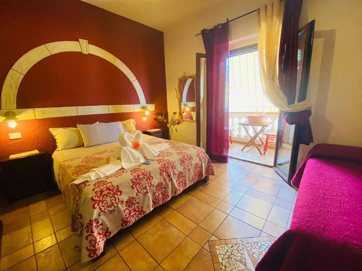 Rosa Dei Venti Accomodation โตรเปอา ภายนอก รูปภาพ